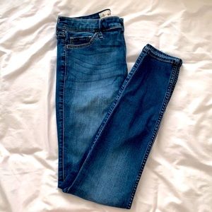 Hollister - High Rise Super Skinny Jeans